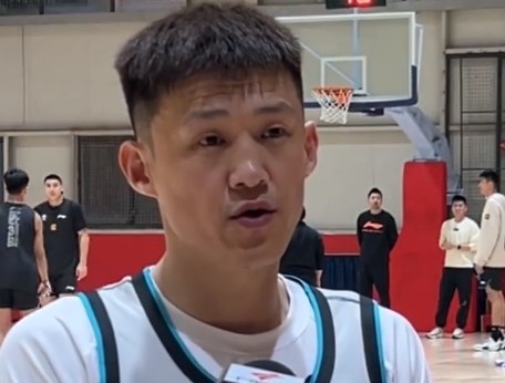 周鹏:球员们已经磨合得比较好 进入季后赛就是球队的目标